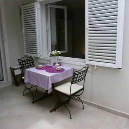 Corcyra Apartmnets * コルチュラ