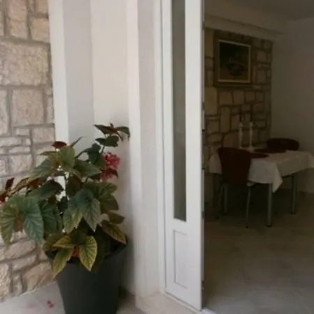 Corcyra Apartmnets コルチュラ